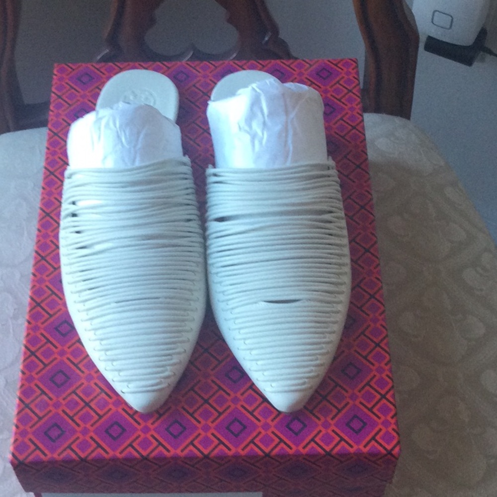 Tory Burch white size 7 slide
